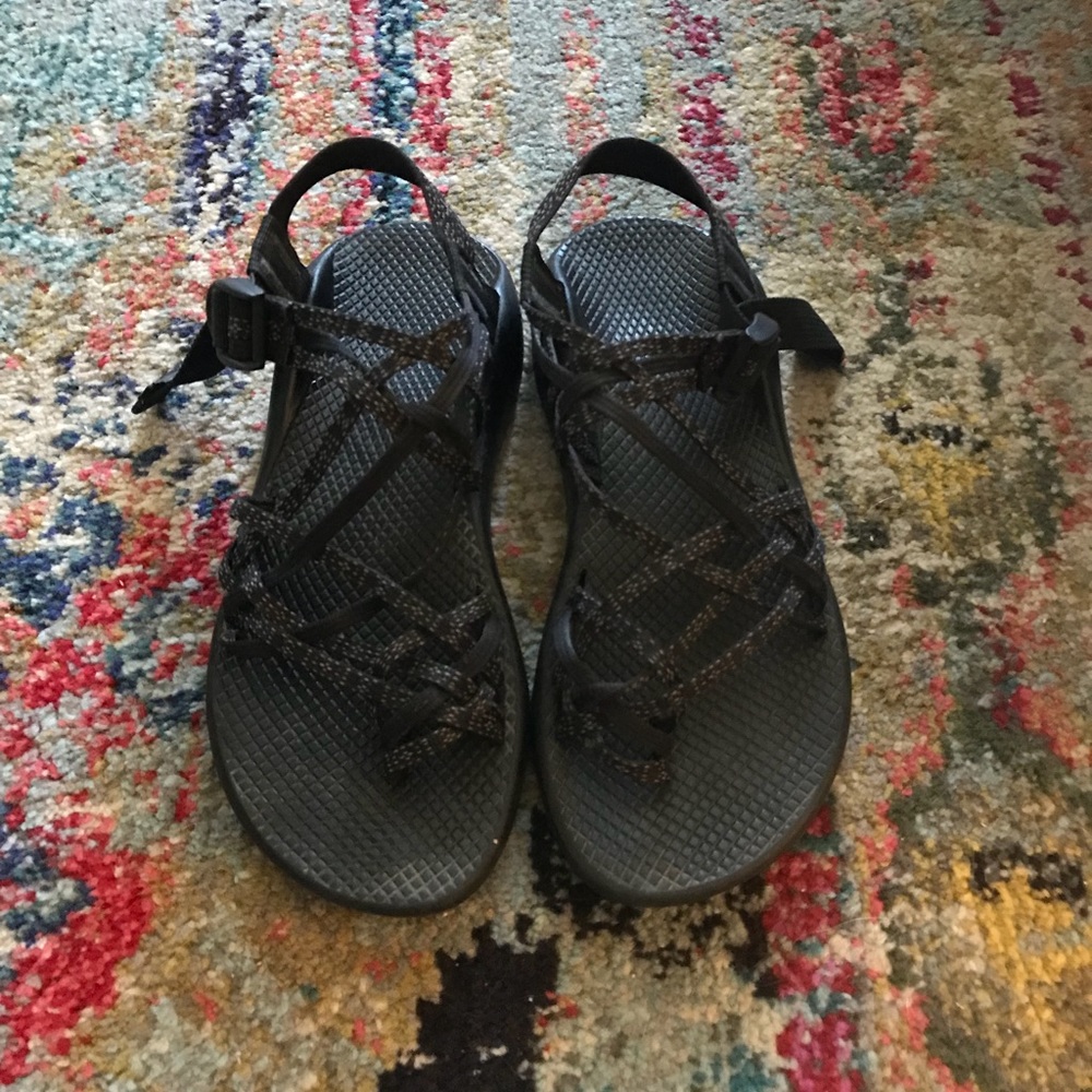 BLACK WOMENS 3-STRAPPED CHACOS